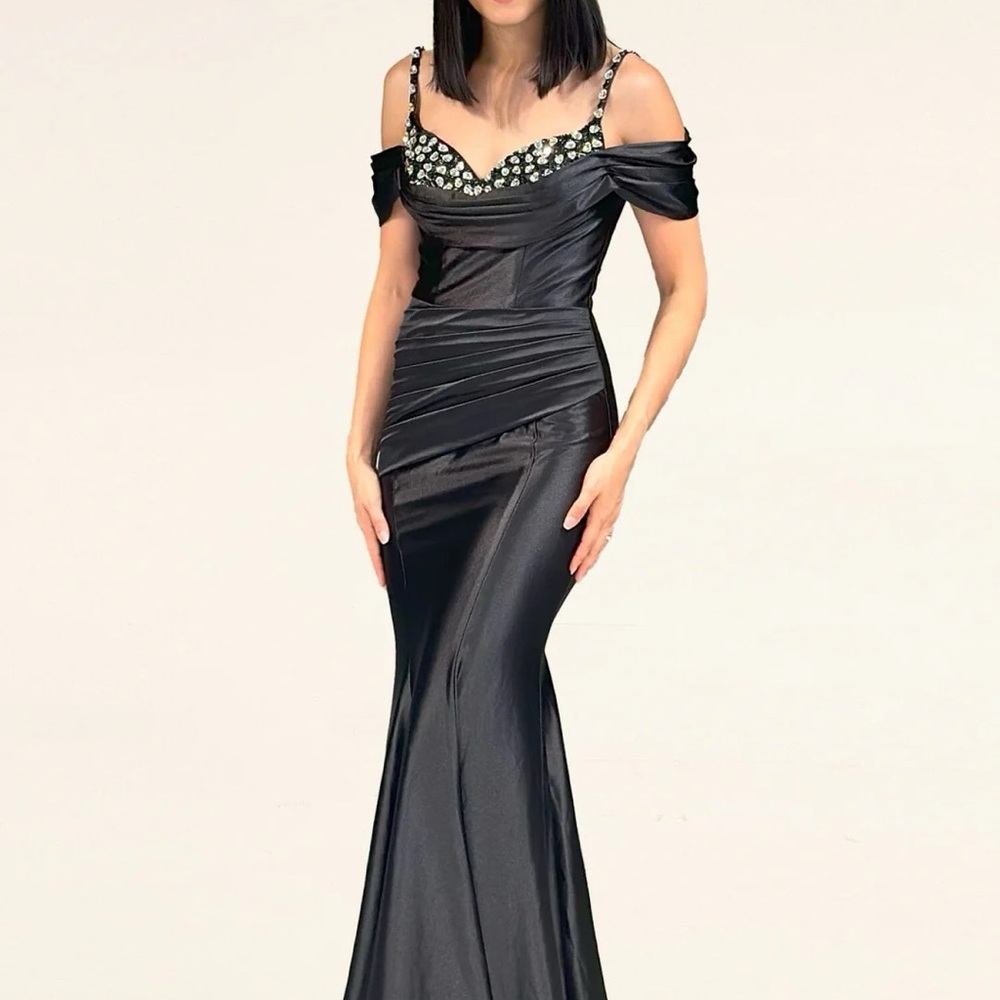 Chic Black Off-Shoulder Maxi Dress